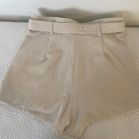 NWT ALTAR'D STATES CREAM CORDUROY SHORTS SIZE MEDIUM - Picture 3 of 4